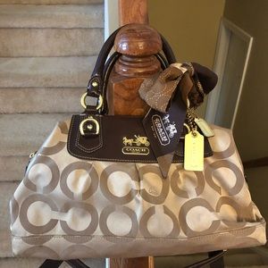 Beautiful Coach bag in great condition!!